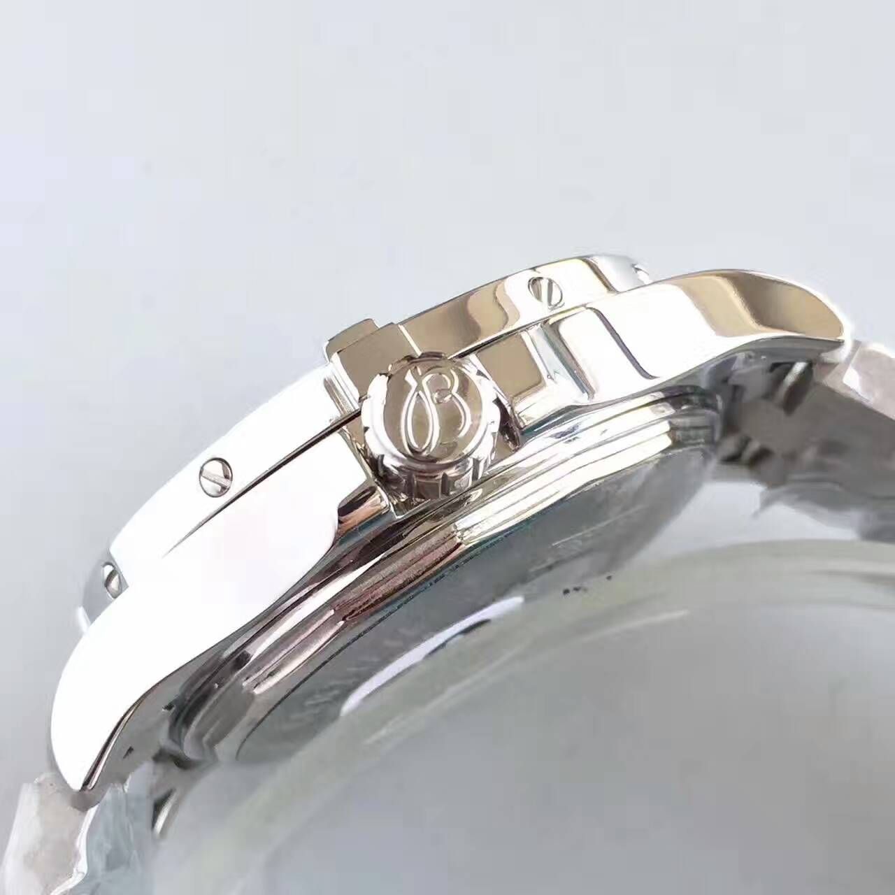   N厂百年灵复仇者系列A3239011/BC34/170A腕表 / BL029