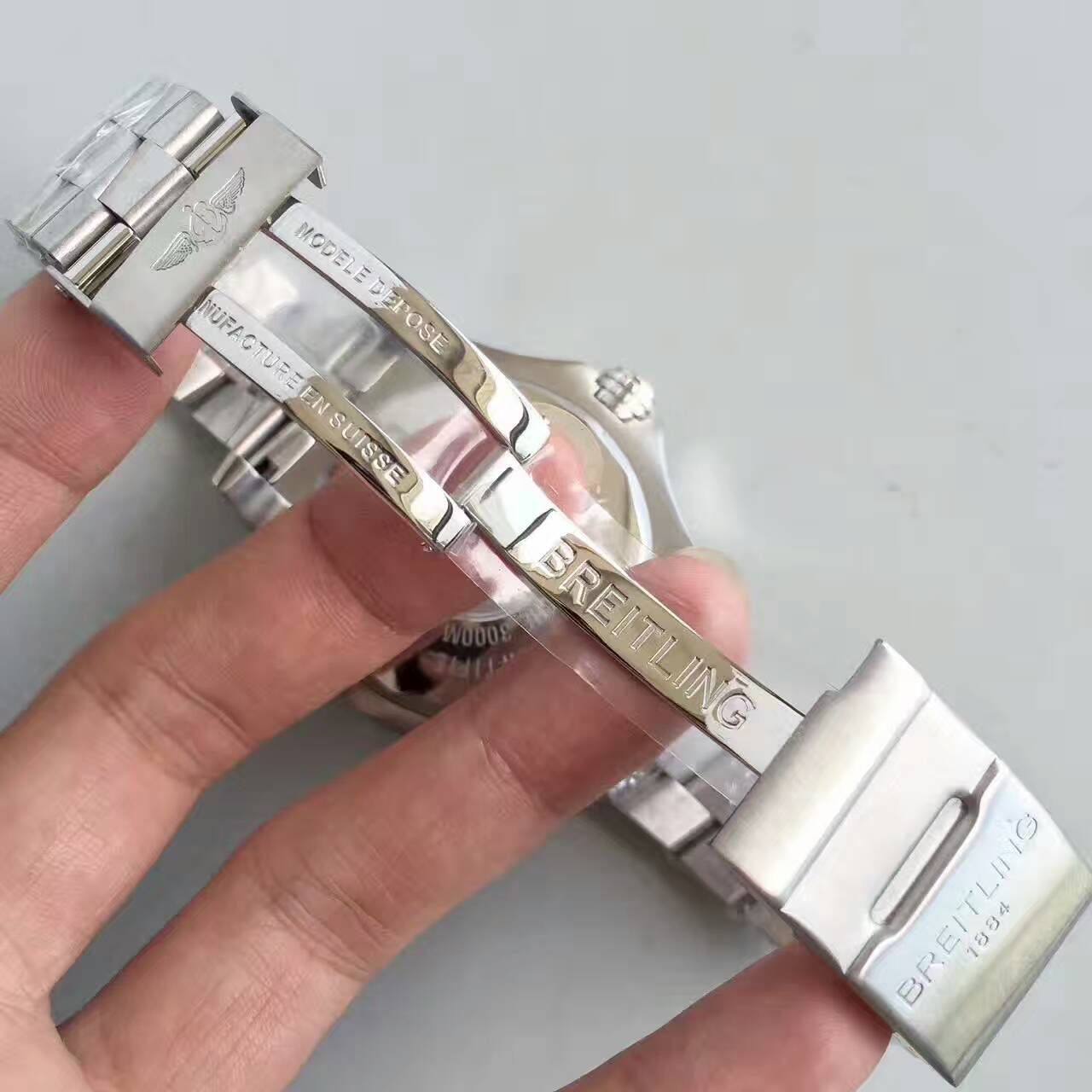   N厂百年灵复仇者系列A3239011/BC34/170A腕表 / BL029