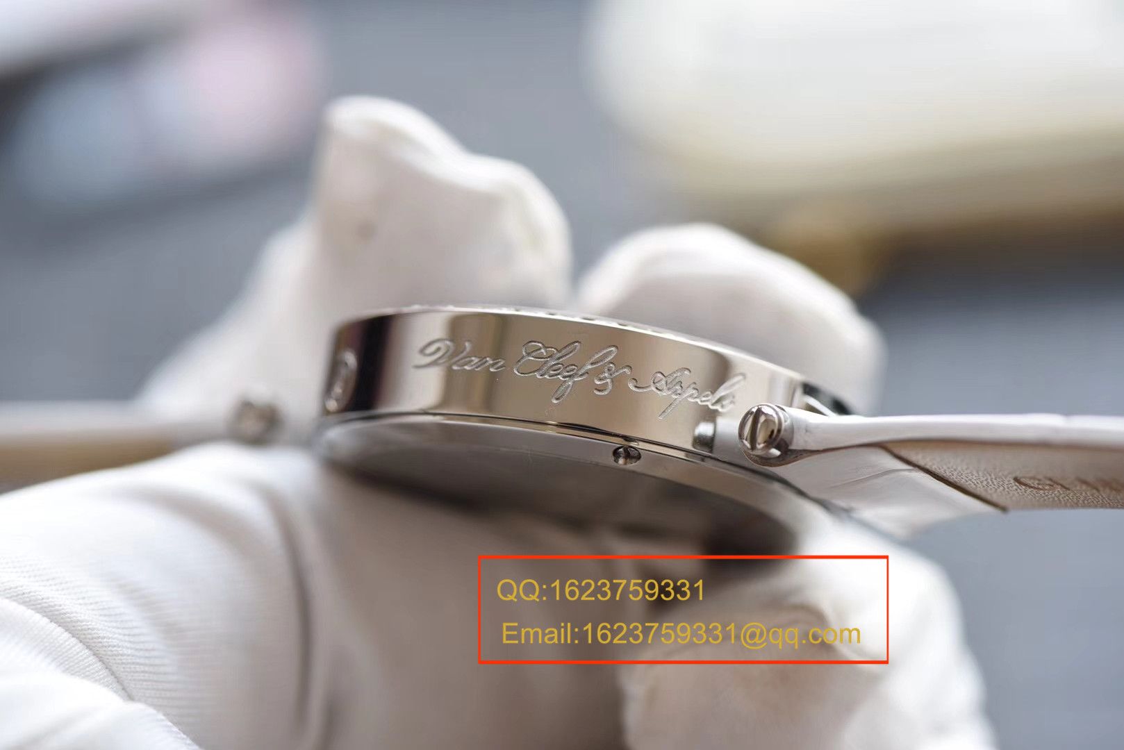 Van Cleef & Arpels梵克雅宝诗情人桥意复杂功能腕表系列VCARN9VI00腕表 / 梵克雅宝 VCA01