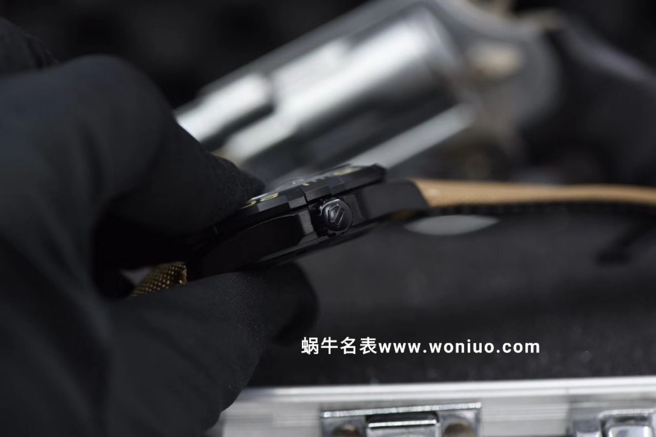 V6厂版本新品～豪雅竟潜43mm黑壳 同步专柜最新款  / TG059