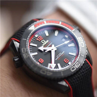   VS  欧米茄海马系列深海之黑215.92.46.22.01.003、215.92.46.22.01.002腕表