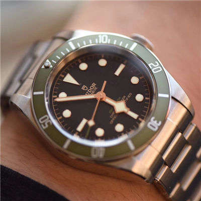   ZF小绿花特别版  帝舵启承系列Black Bay潜水表腕表