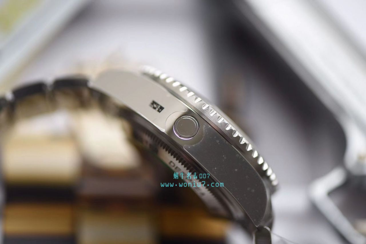   AR  劳力士海使型系列116660-98210 蓝盘腕表(904钢渐变蓝鬼王) / R208