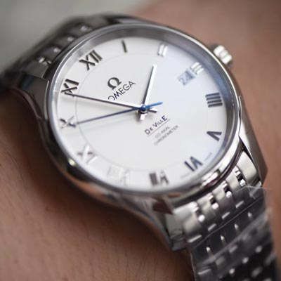 欧米茄碟飞系列431.10.41.21.02.001腕表（钢带）431.13.41.21.02.001（皮带）  VS  