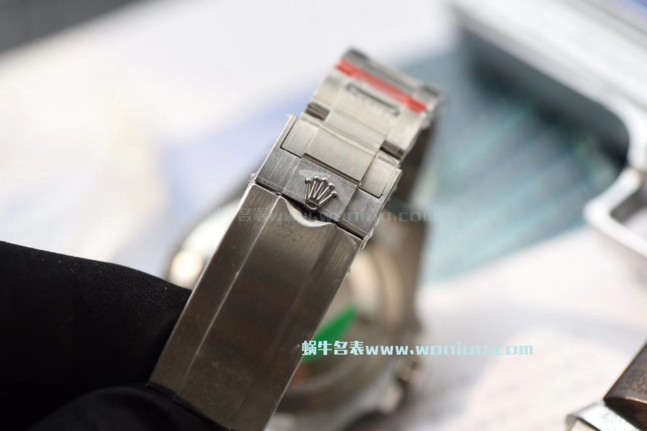   NOOB厂V9版本  劳力士潜航者型系列116610LV-97200 绿盘腕表  劳力士绿水鬼  、劳力士潜航者型系列116610LN-97200 黑盘腕表(黑水鬼) / R295