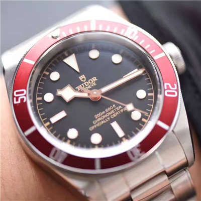 视频评测TUDOR帝舵碧湾系列79220R 不锈钢表带腕表(小红花)  ZF帝舵小红花  