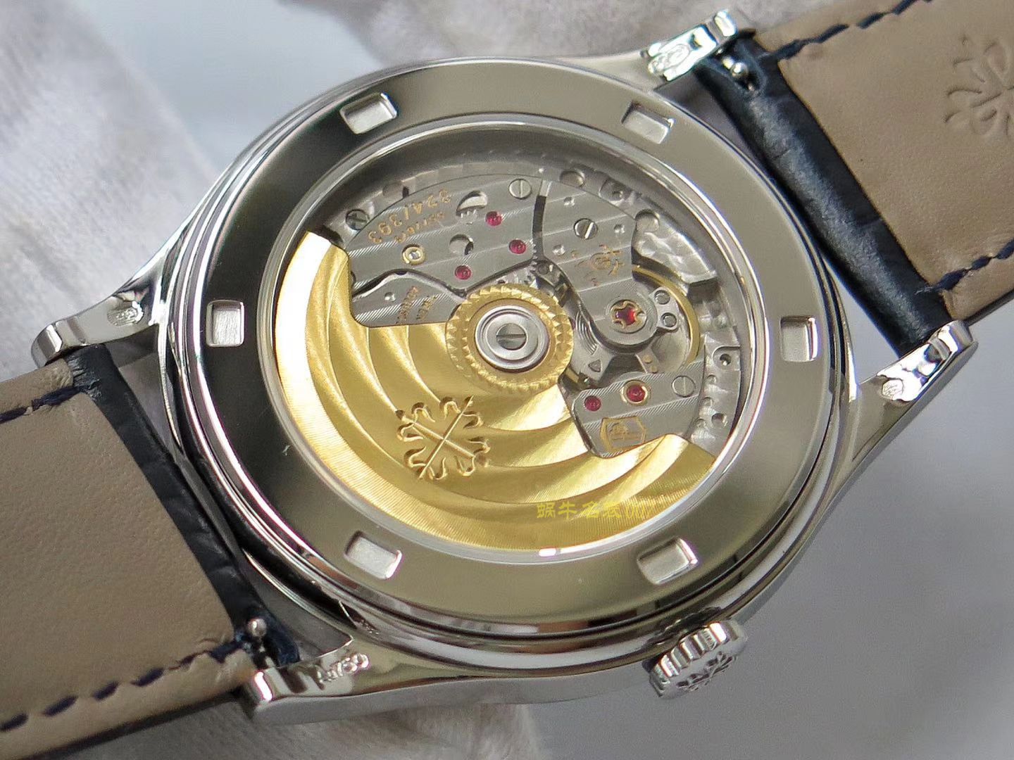   ZF  百达翡丽古典表系列5296G-001 白金腕表 / BD236