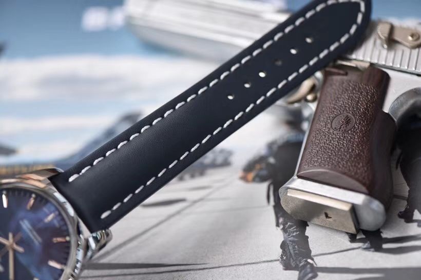 视频评测表和正品表的区别  V7出品百年灵越洋系列星期日历款超级副本 / BL100