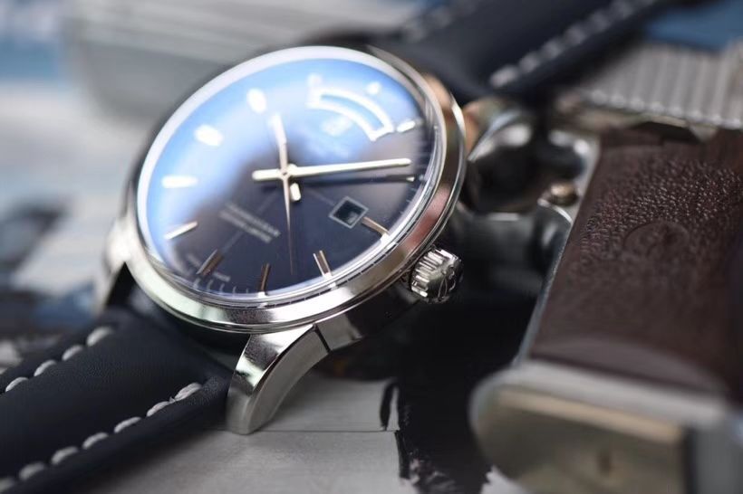 视频评测表和正品表的区别  V7出品百年灵越洋系列星期日历款超级副本 / BL100