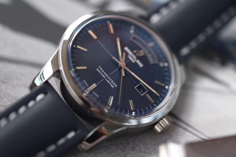 视频评测表和正品表的区别  V7出品百年灵越洋系列星期日历款超级副本 / BL100