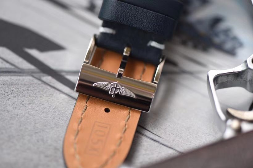 视频评测表和正品表的区别  V7出品百年灵越洋系列星期日历款超级副本 / BL100