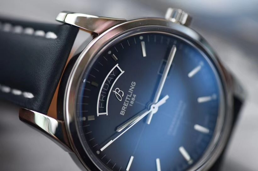 视频评测表和正品表的区别  V7出品百年灵越洋系列星期日历款超级副本 / BL100