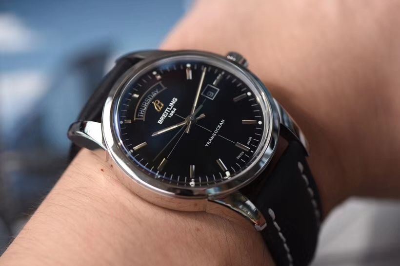 视频评测表和正品表的区别  V7出品百年灵越洋系列星期日历款超级副本 / BL100