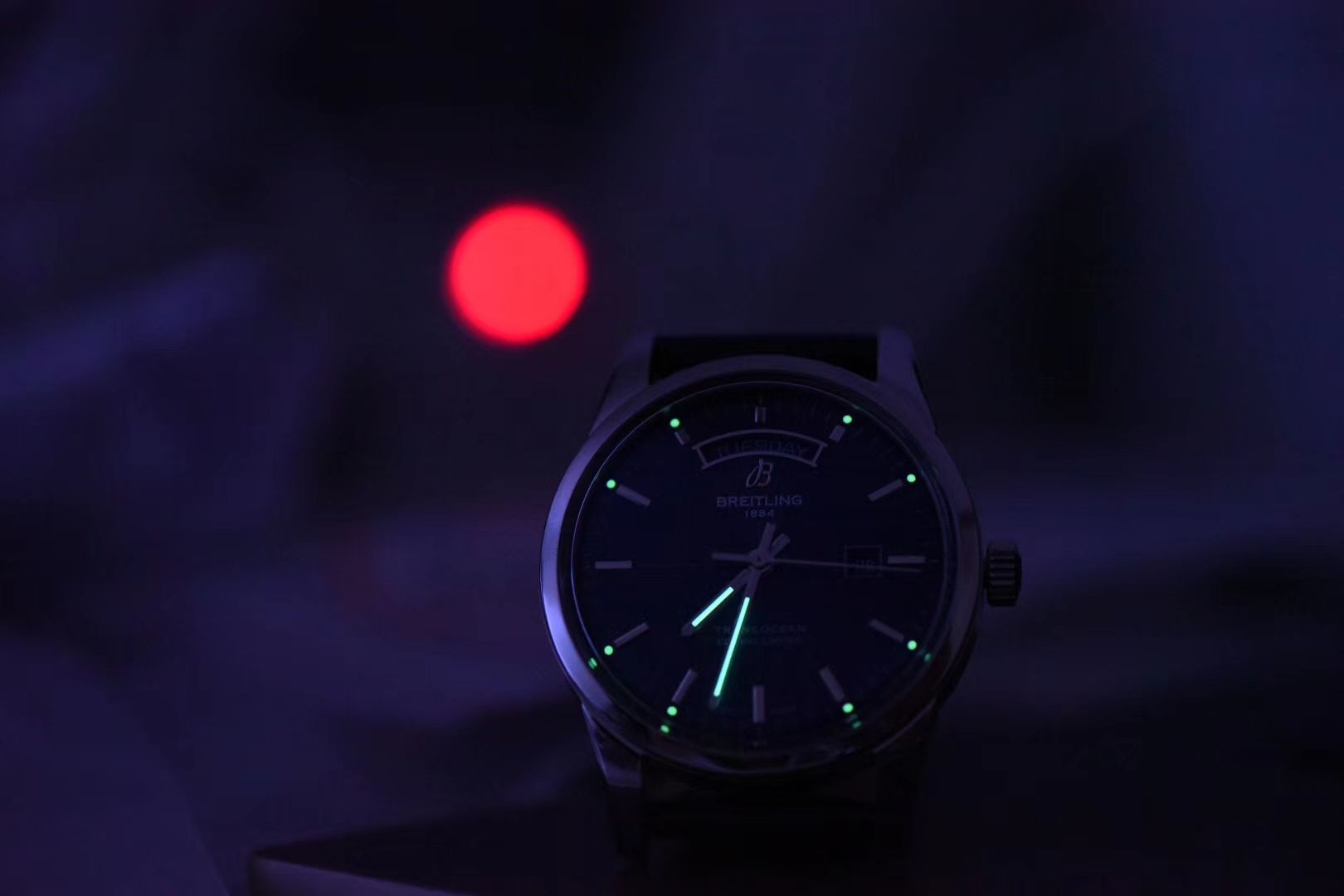 视频评测表和正品表的区别  V7出品百年灵越洋系列星期日历款超级副本 / BL100