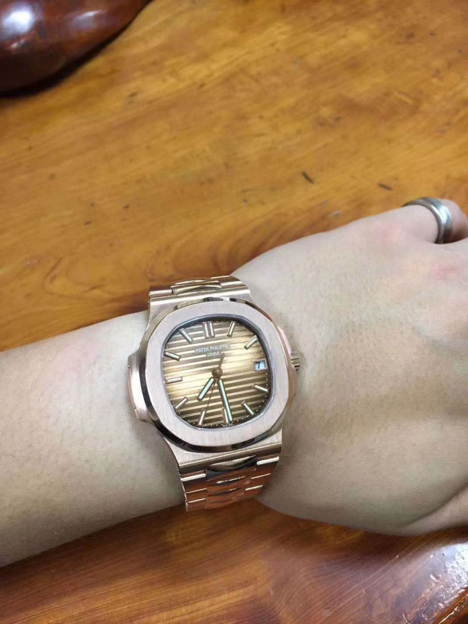 视频评测百达翡丽运动系列5711/1A 010 不锈钢腕表(鹦鹉螺钢王)  PF   / BD232