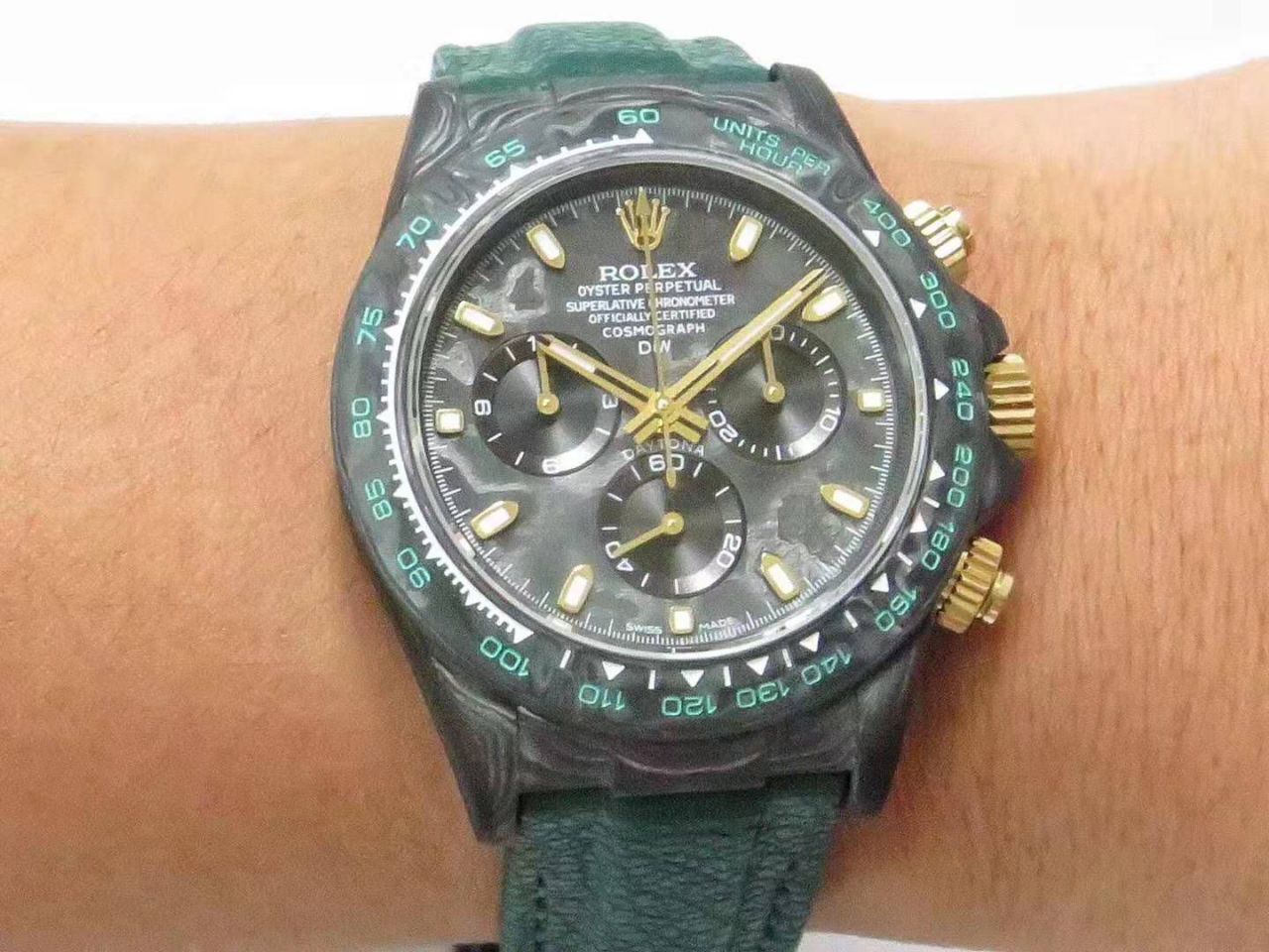   TW厂劳力士  劳力士ROLEX宇宙计时迪通拿系列之全碳纤维海外定制版 / R367