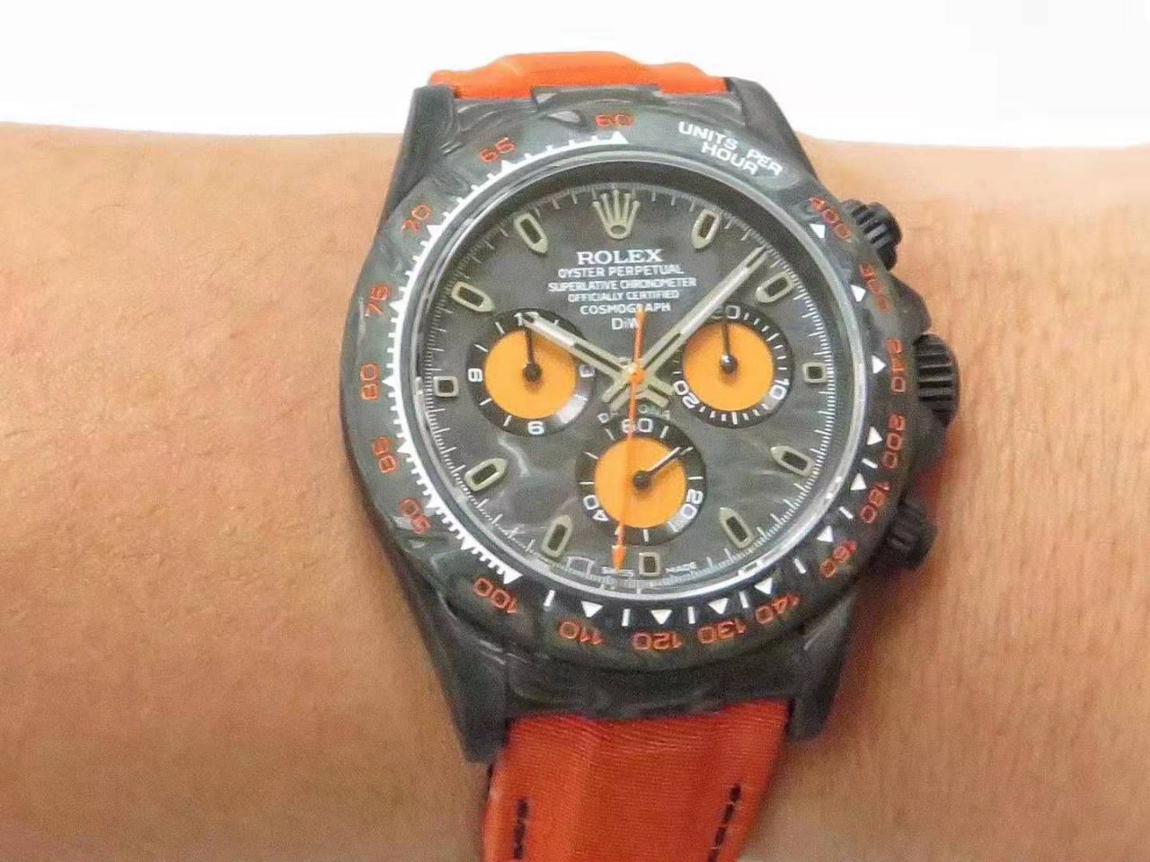   TW厂劳力士  劳力士ROLEX宇宙计时迪通拿系列之全碳纤维海外定制版 / R367