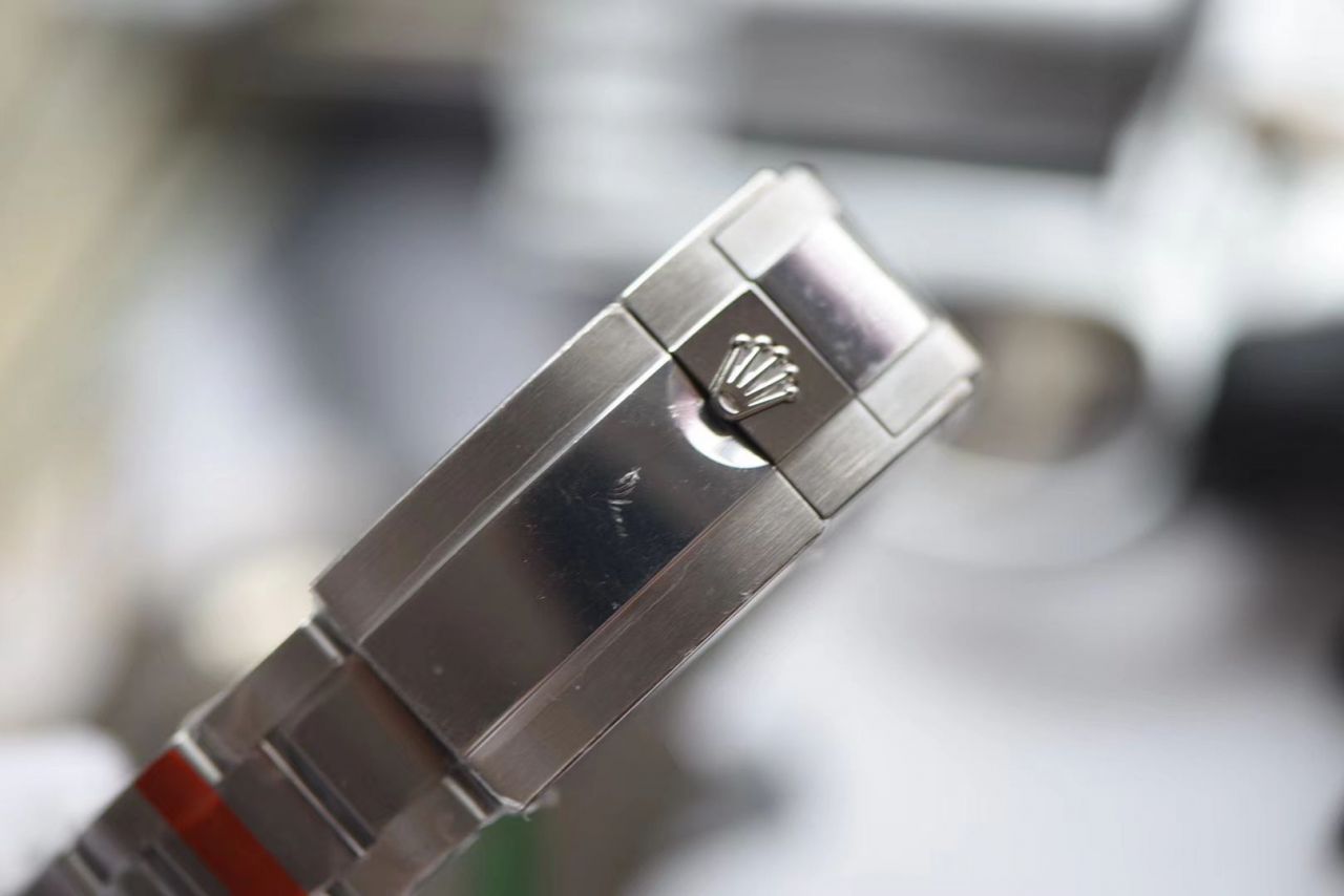 视频评测最完‎美​Rolex绿水鬼‎SUBN厂V10升​级版  劳力士潜航者型系列116610LV-97200绿盘腕表 / R392