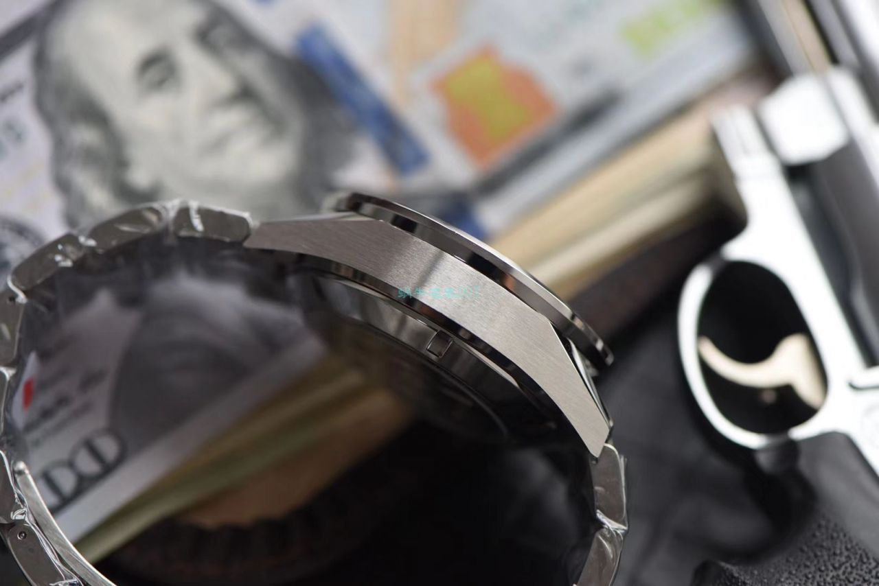   V6  泰格豪雅CALIBRE 16 星期日历自动计时码表系列CV2A10.BA0796、CV2A1S.FC6236腕表 / TG058