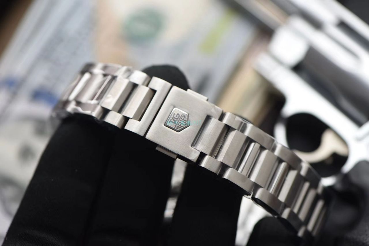   V6  泰格豪雅CALIBRE 16 星期日历自动计时码表系列CV2A10.BA0796、CV2A1S.FC6236腕表 / TG058