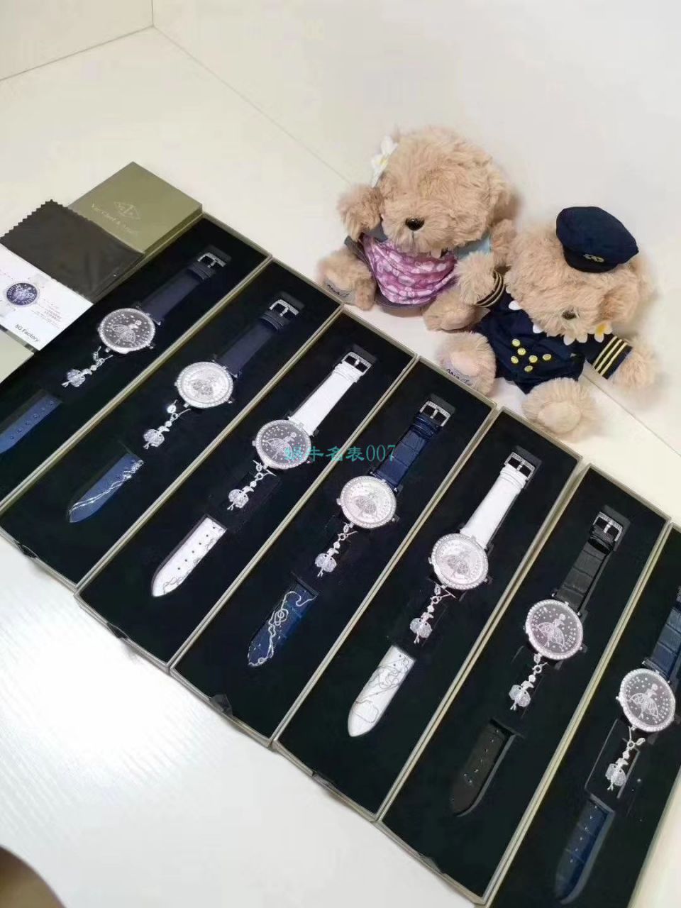 5G厂梵克雅宝诗意复杂功能系列VCARO8PM00女士腕表 / VCA07