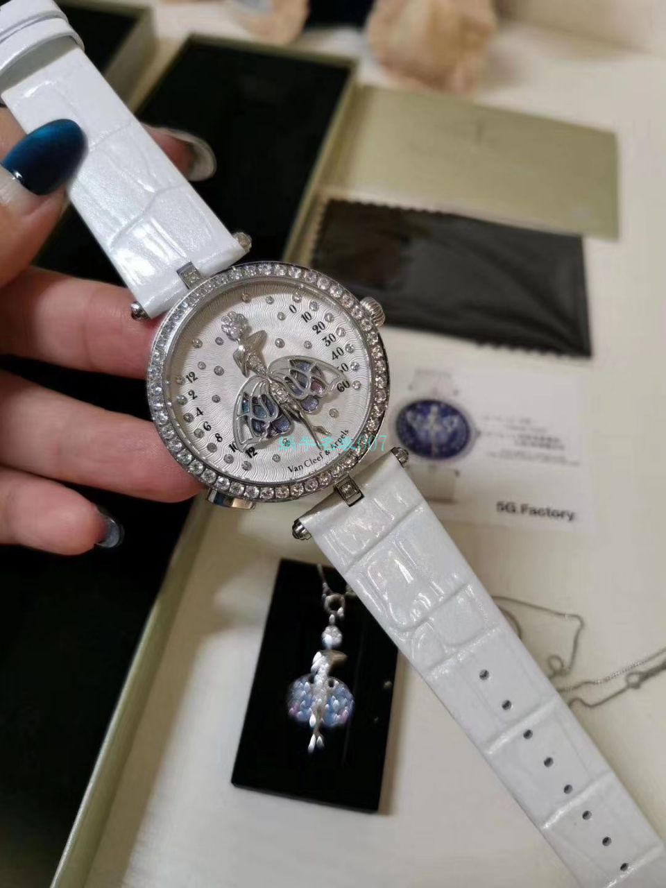   5G厂Van Cleef & Arpels女表舞动天使  梵克雅宝诗意复杂功能系列VCARO4F200腕表 / VCA06