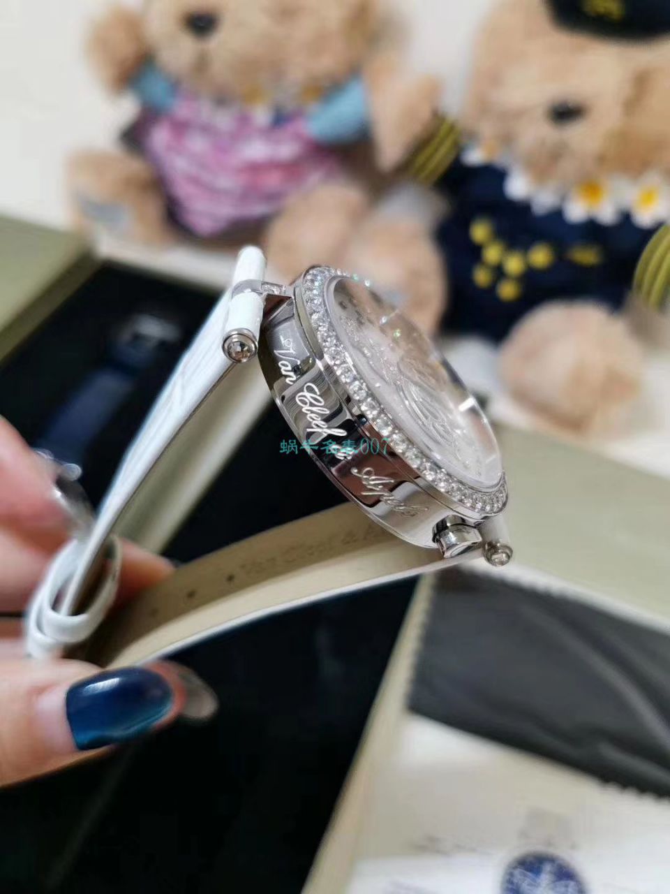   5G厂Van Cleef & Arpels女表舞动天使  梵克雅宝诗意复杂功能系列VCARO4F200腕表 / VCA06