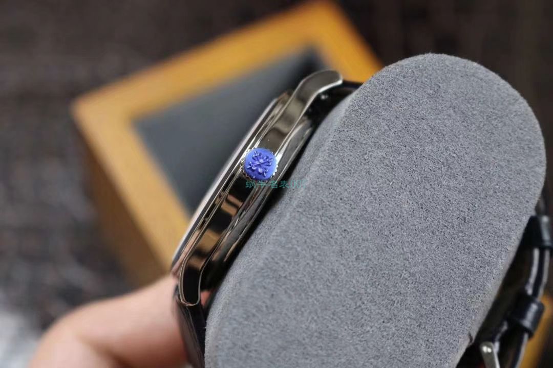   ZF  百达翡丽古典表系列5296G-001 白金腕表 / BD236