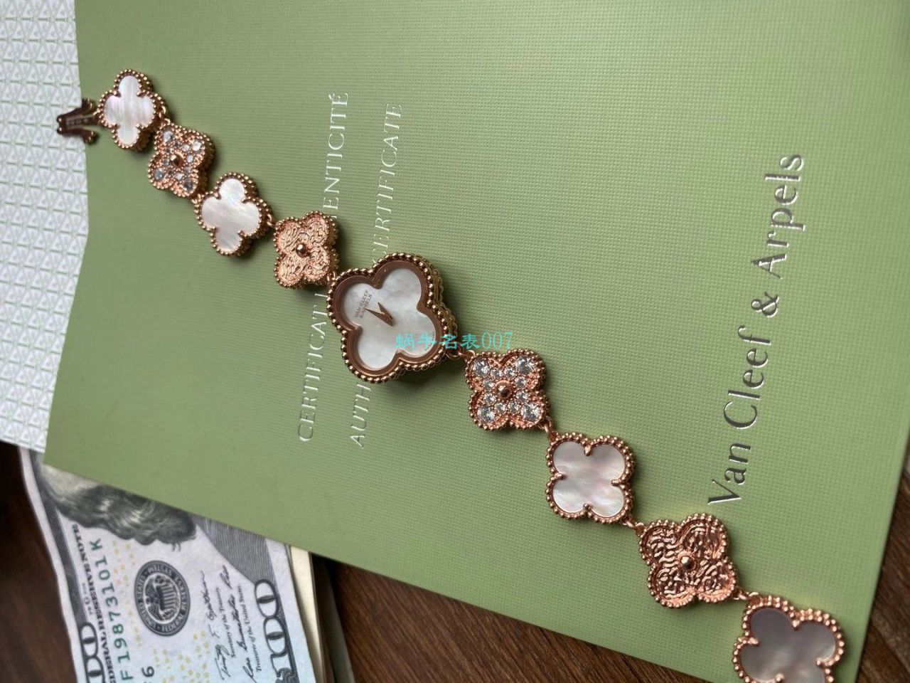 V&A厂梵克雅宝VCARO8WW00,VCARO8SG00女表 / VCA012