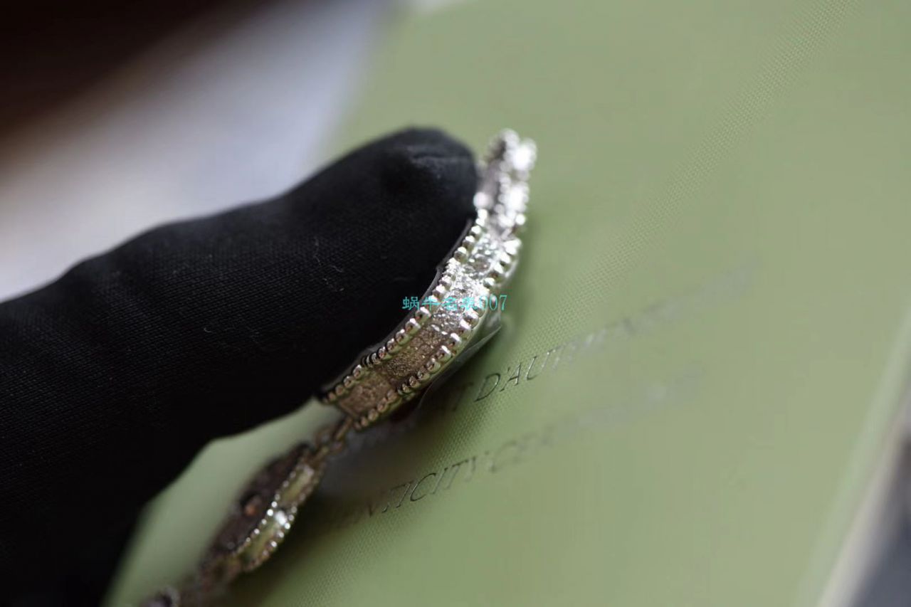 V&A厂梵克雅宝VCARO8WW00,VCARO8SG00女表 / VCA012