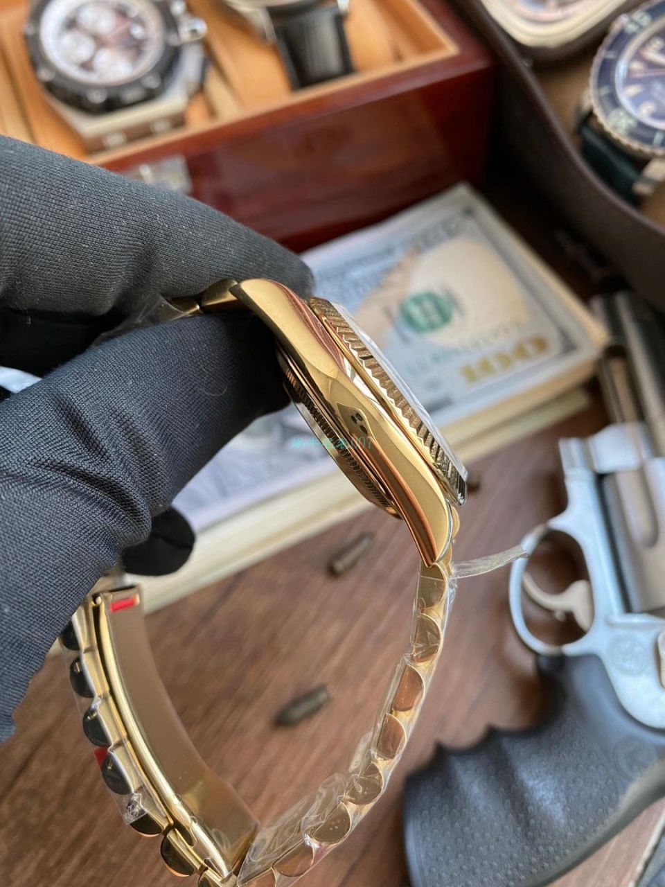 劳力士特别版极简星期日历型day-date无字天书腕表 / R691