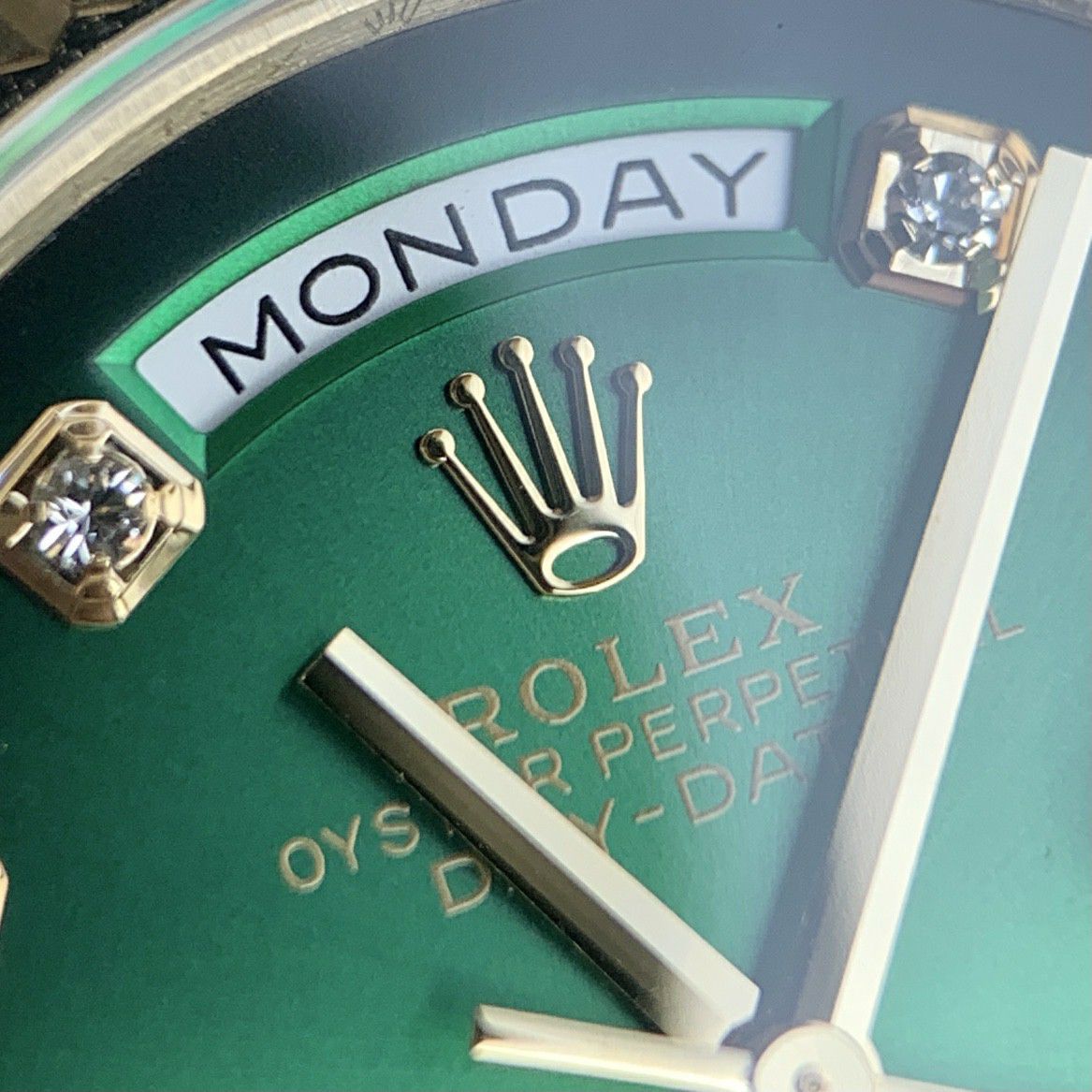 劳力士星期日历型烟熏渐变绿m128238-0069腕表 / R888