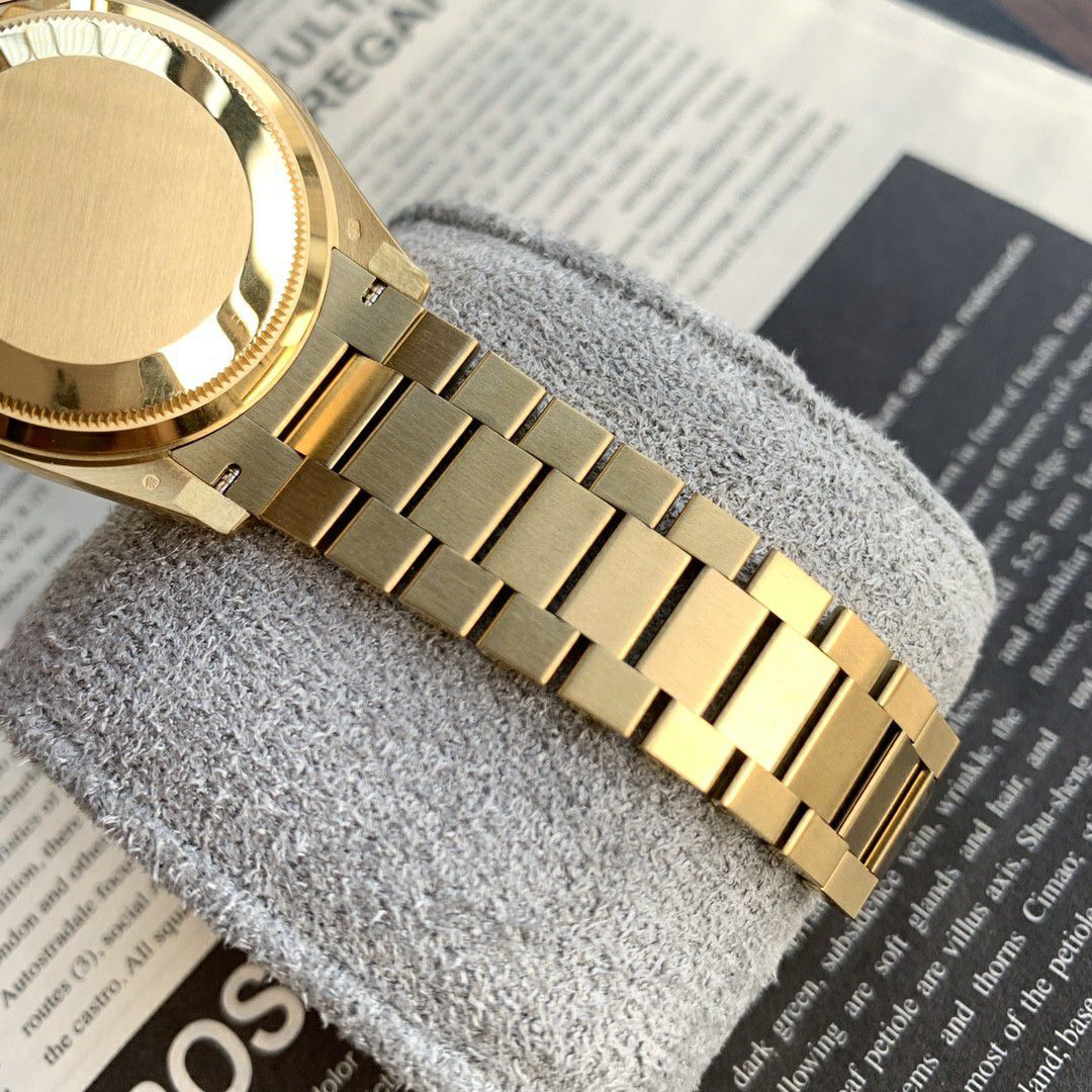 劳力士星期日历型蓝松石m128238-0071腕表 / R889