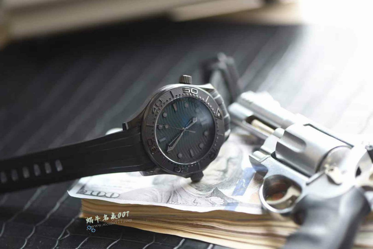 视频评测欧米茄海马300米黑武士210.92.44.20.01.003腕表 / VS817