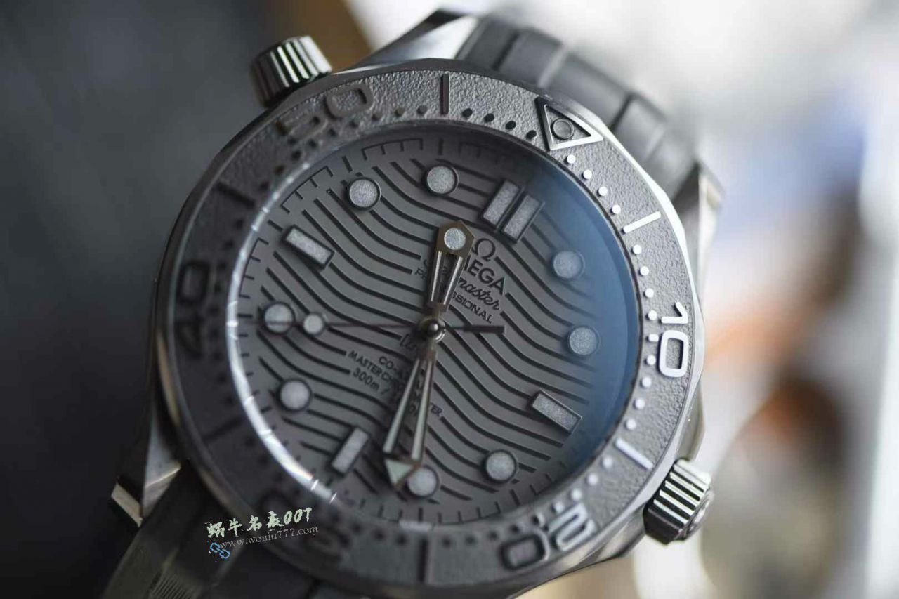 视频评测欧米茄海马300米黑武士210.92.44.20.01.003腕表 / VS817