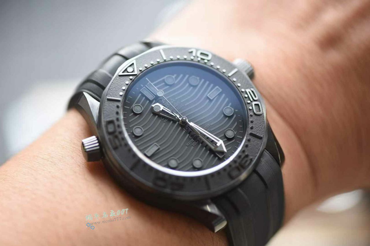 视频评测欧米茄海马300米黑武士210.92.44.20.01.003腕表 / VS817