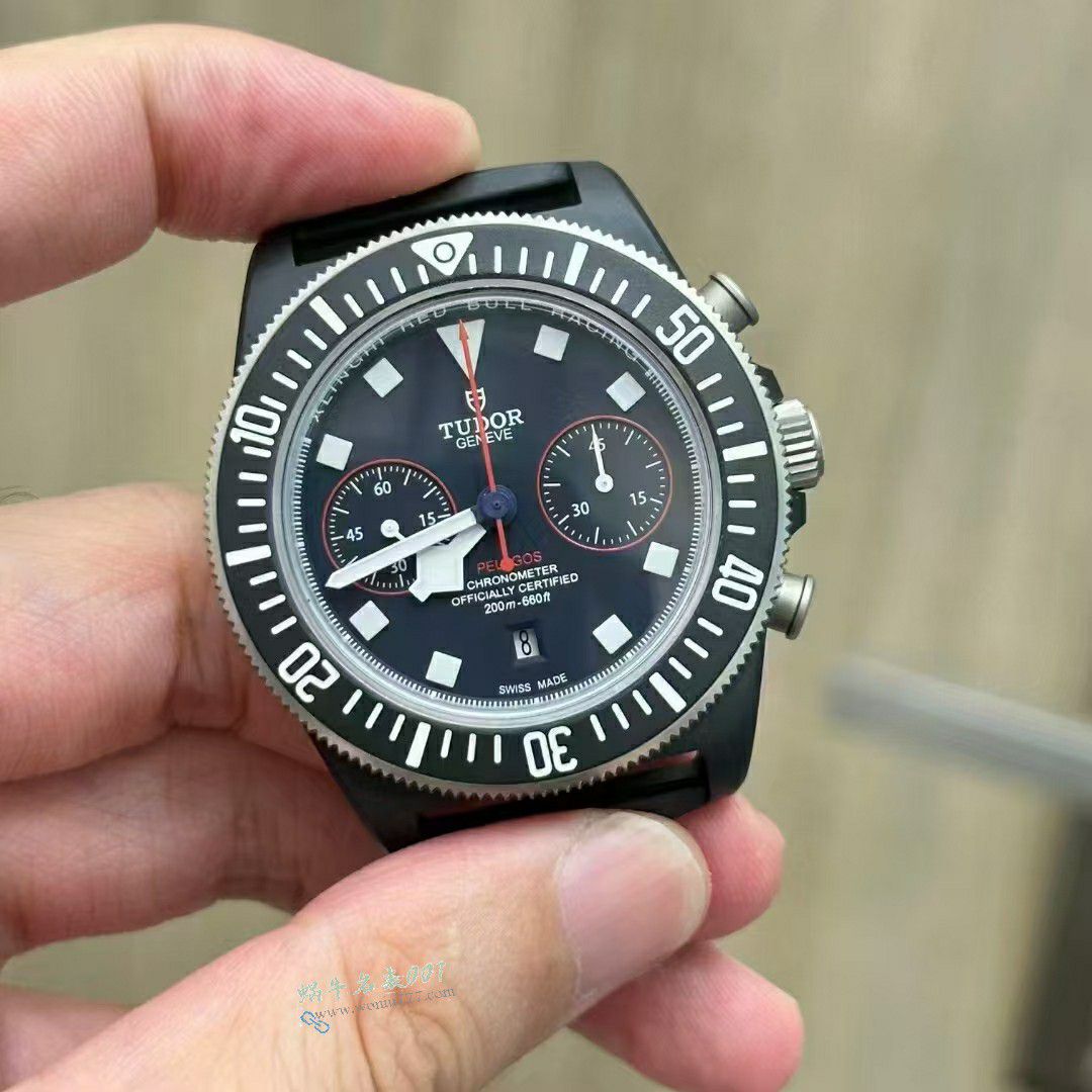 M+帝舵领潜型M25807KN-0001腕表