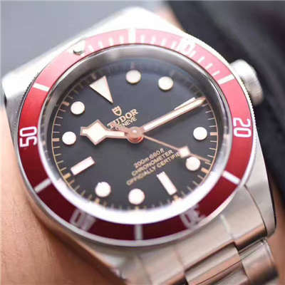   视频测评  帝舵HERITAGE BLACK BAY系列79220R小红花