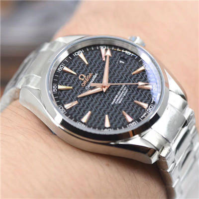   VS  欧米茄海马系列里约奥运特别版231.10.42.21.01.006腕表